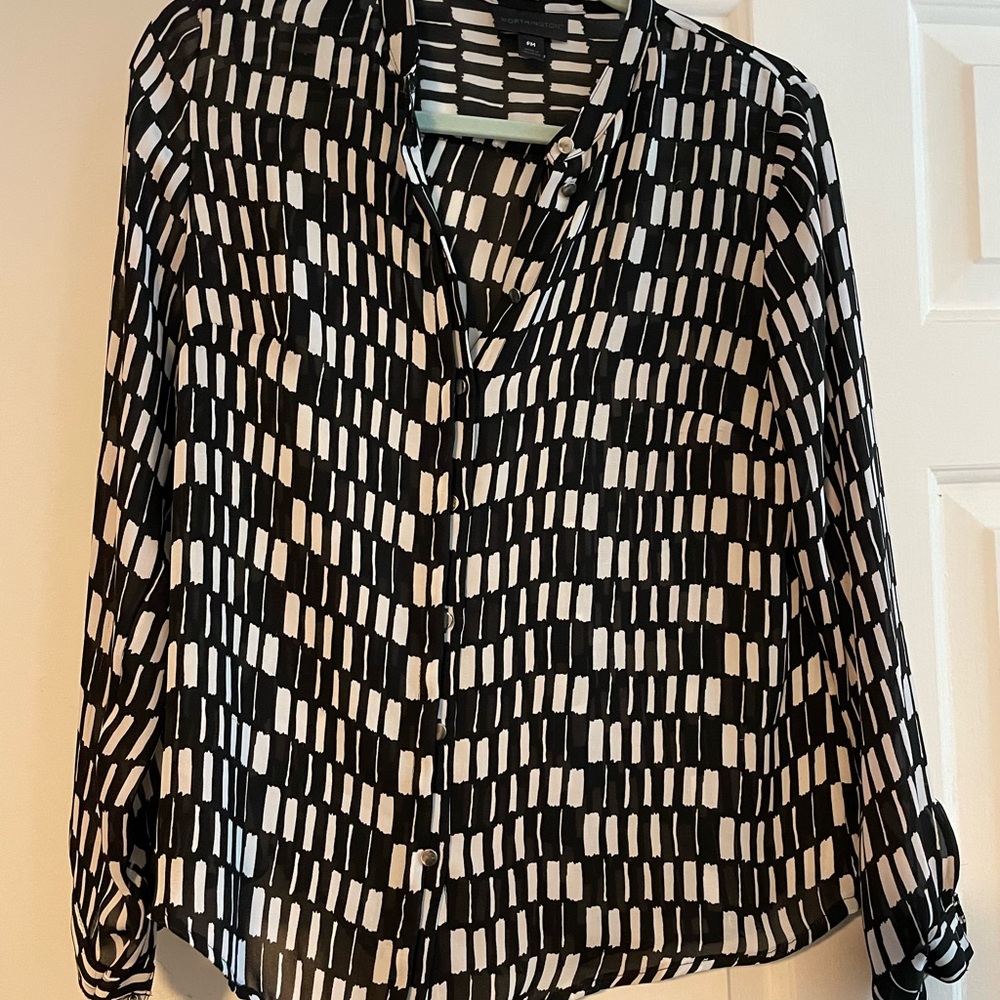 Worthington Black and White Geometric Button Down Shirt